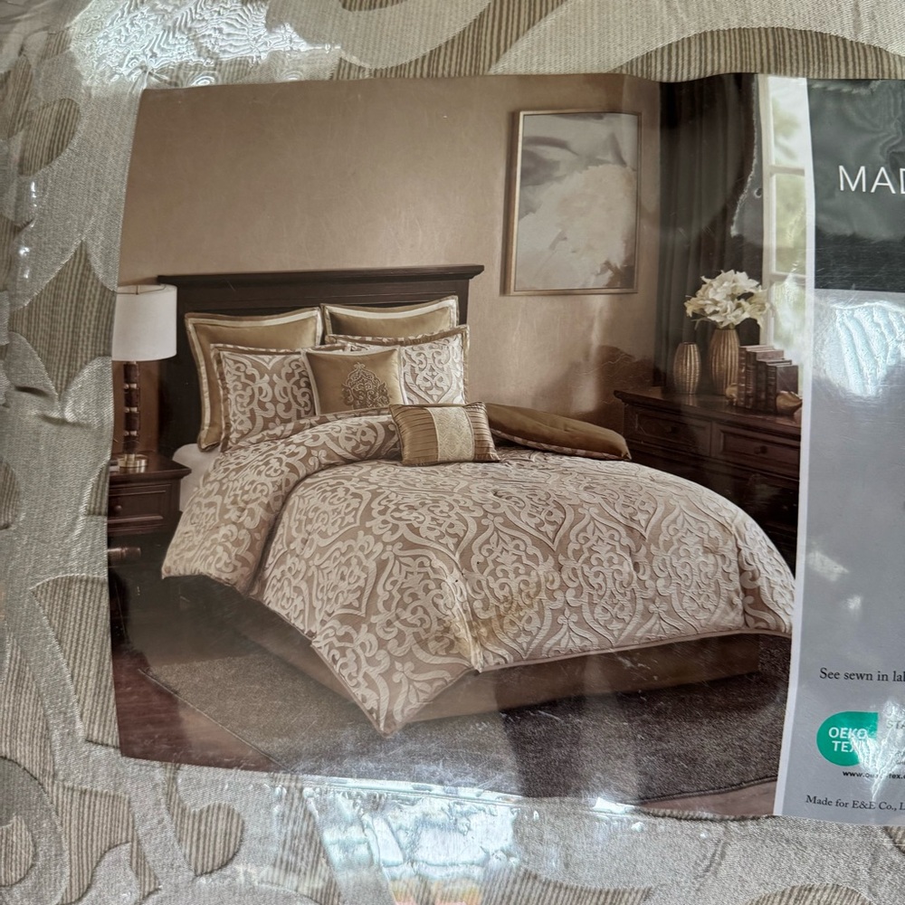 ⭐️NWT⭐️ Madison Park Cal King 8pc Comforter Set, Eliot Jacquard Damask Tan White - Picture 6 of 7